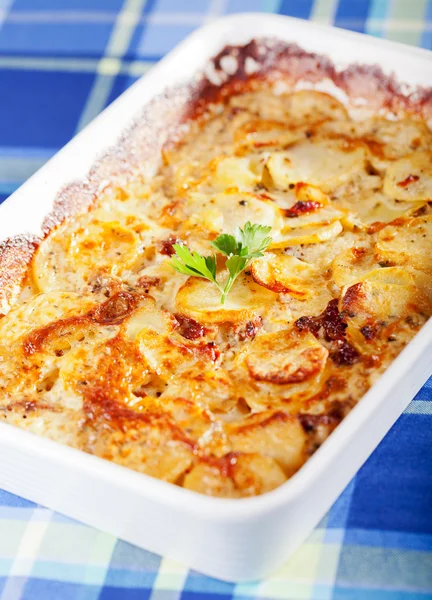 Casserole de pommes de terre et fromage — Photo