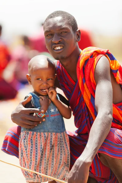 Young masai man with his son — Stock Photo, Image