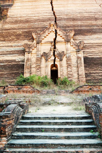 Unfinished pagoda in Mingun, Myanmar — Stock Photo, Image