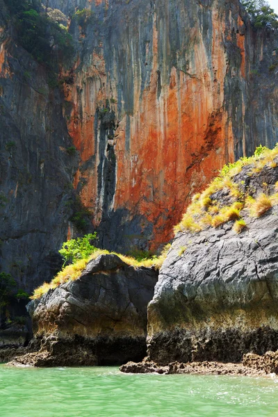 Rock in Bahía de Pang Nga, Tailandia — Foto de Stock