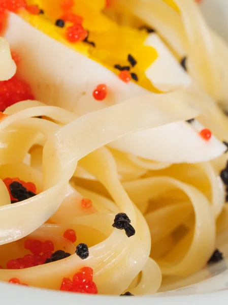 Pasta Tagliatelle con caviar — Foto de Stock