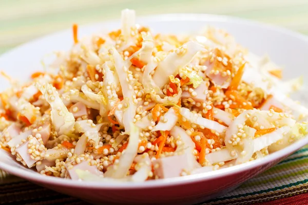 Kippensalade met quinoa — Stockfoto