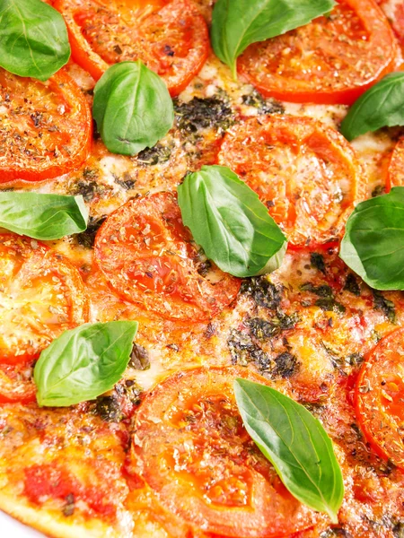 Margharita Pizza med färska tomater — Stockfoto