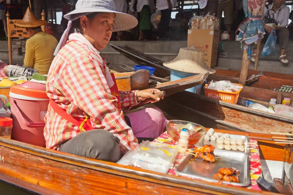 Mercado flotante de Damnoen Saduak — Foto de Stock