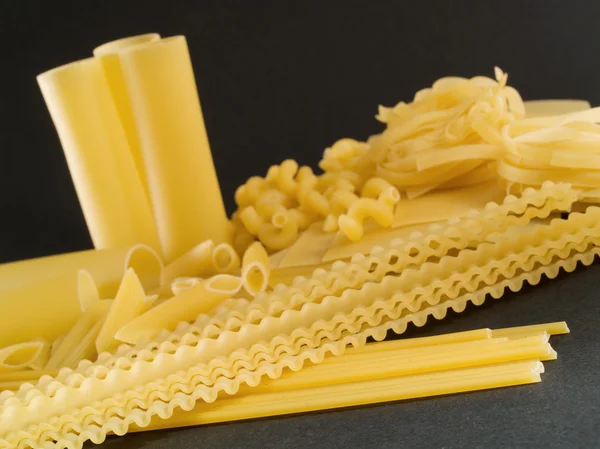 Rå pasta bakgrund — Stockfoto