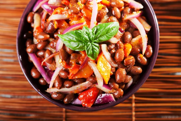 Bonen salade met pepers en UI — Stockfoto