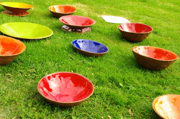 Colored clay plates at the fair of artisans in Riga — Stock Photo, Image