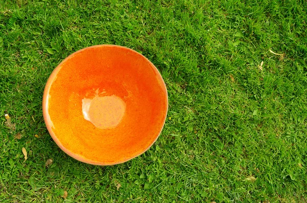 Orange  clay pottery plate at the fair of artisans in Riga — Stock Photo, Image