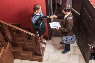 kadın alıcı kredi kartı