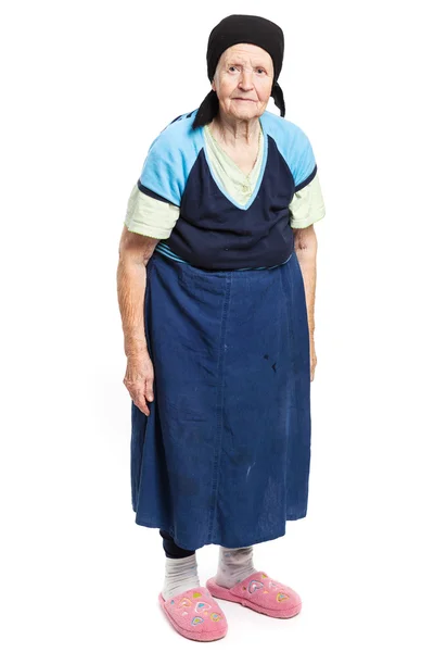 Полная длина пожилой женщины на белом фоне — стоковое фото