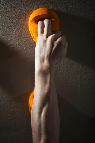 Cropped view of rock climber gripping handhold — Stock Photo, Image