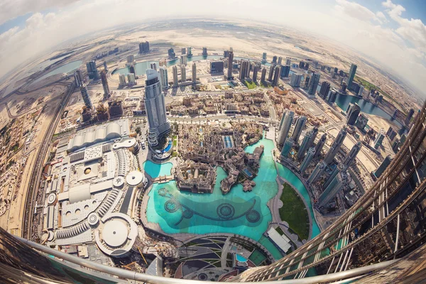 Перегляд downtown Dubai від хмарочосу Бурдж-Халіфа — стокове фото