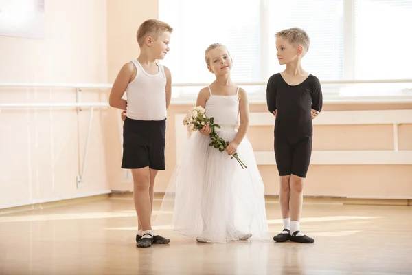 Students at ballet dancing class — Stock Photo, Image