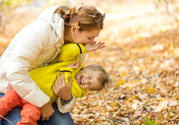 Mother with her little son in the park — Stock Photo, Image