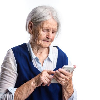 akıllı telefon kullanan kadın kıdemli