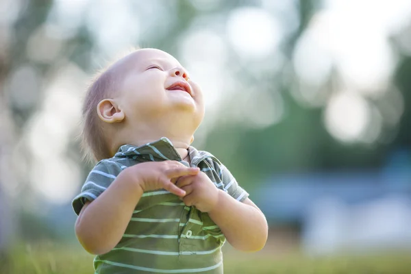 Baby boy looking up — Stock Photo, Image