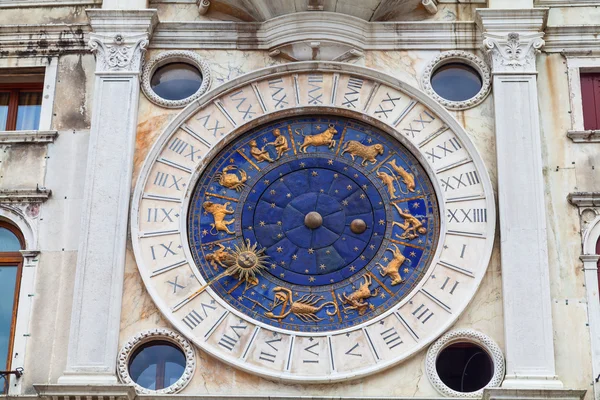 Detalle de la Torre del Reloj en Venecia, Italia . — Foto de Stock