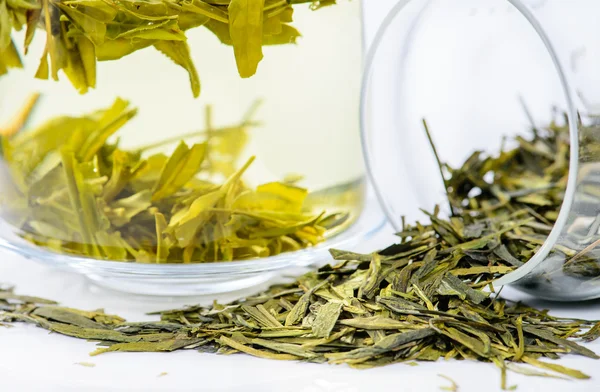 Té verde tradicional Lung Ching, primer plano, DOF poco profundo — Foto de Stock