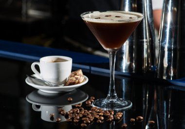 Taze kahve kahve çekirdekleri ve espresso Bar kokteyl 