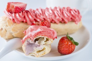 çilek, sığ derinlik-in tarla ile pasta