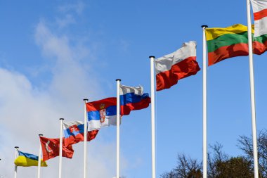 bayrak, mavi gökyüzü karşı Birleşik bir dizi