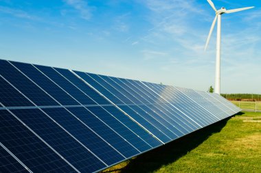 Yenilenebilir güneş enerjisi kullanan enerji santrali