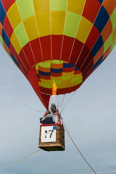 Горящий воздушный шар — стоковое фото