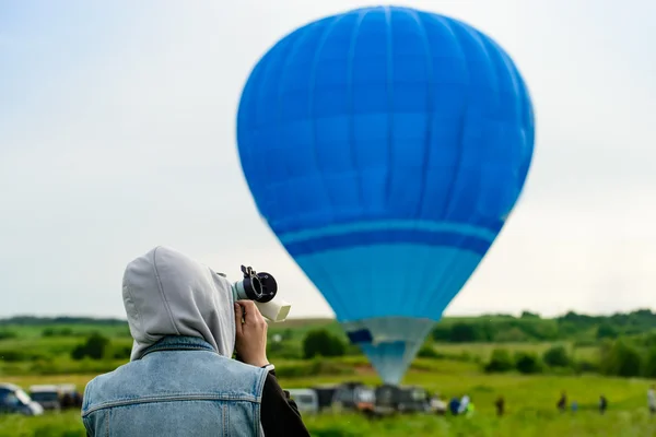 Volo di pagamento pre-lancio della mongolfiera. prendere aerostat — Foto Stock