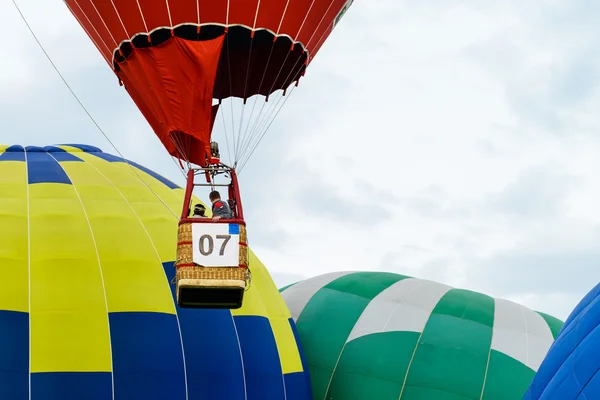 Gonflement des ballons et panier de ballons - pompe de préparation pour — Photo