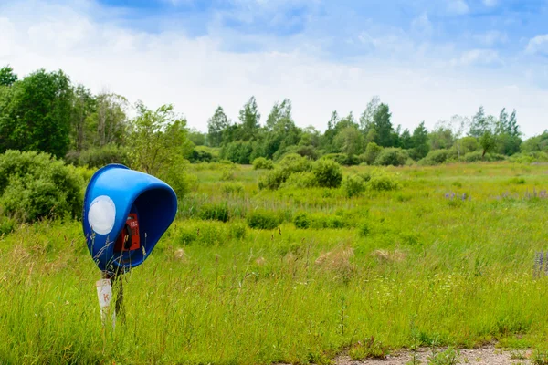 Phone booth op het gebied — Stockfoto