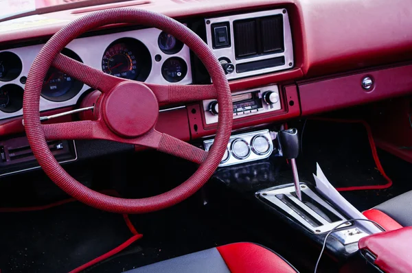 Interior de um carro vintage clássico — Fotografia de Stock
