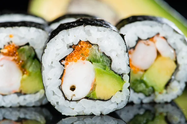Makro sushi z awokado i Kawior z krewetek — Zdjęcie stockowe
