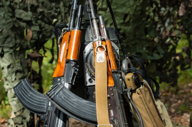 Kalaşnikof saldırı tüfeği bir askeri kampanyada