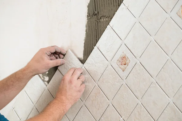 Laying tile, hand of the master close-up — Stock Photo, Image