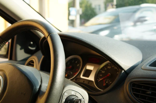 Nahaufnahme der Lenkradbefehle in modernen Autos — Stockfoto