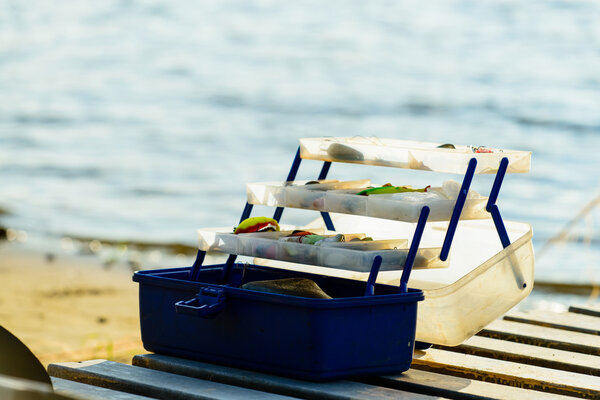 Коробка рыбака с безделушками
