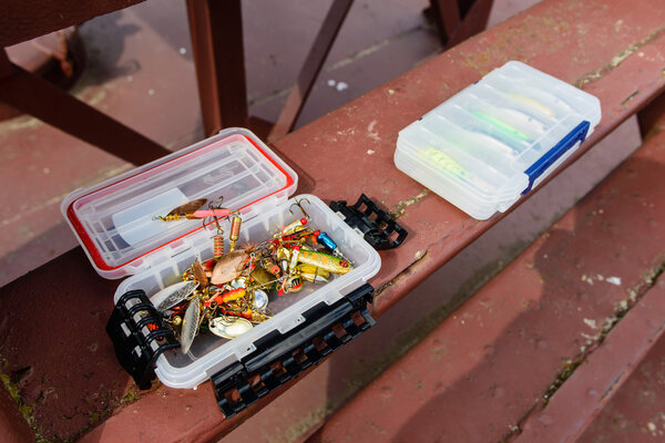 Коробка рыбака с безделушками
