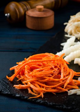 fotokopi alanı olan havuç. Saklı sebze konsepti