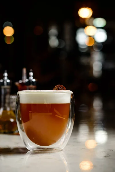 Vaso Café Irlandés Una Mesa Café Irlandés Clásico Guardado Una — Foto de Stock