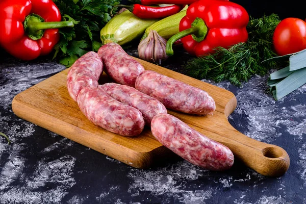 Fresh Raw Sausage Wooden Board Raw Barbecue Sausages Spices Vegetables — Stock Photo, Image