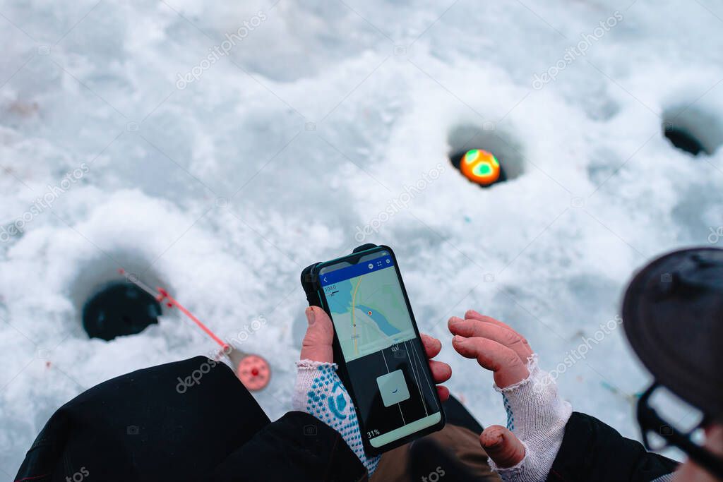 Sounder for fishing in winter. Device for monitoring fish under ice.