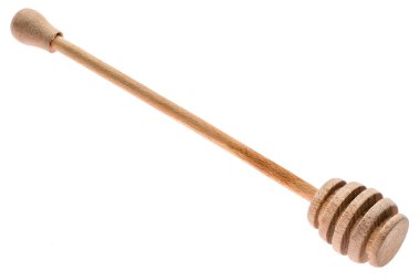 Beyaz arka planda tek tahta ballı çiseleyici, yalıtılmış bal çubuğu, bal için tahta kaşık