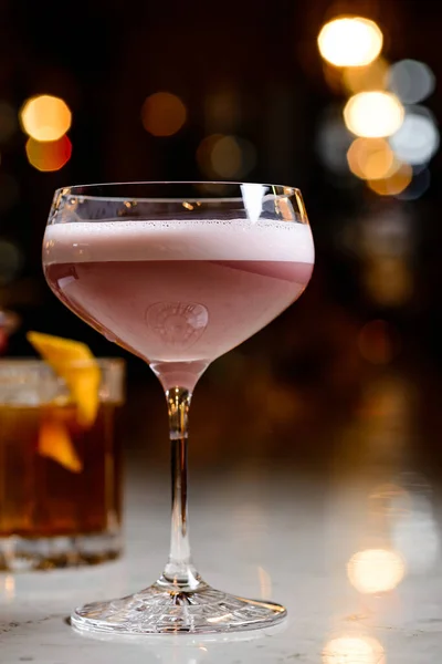 Rosa Cocktail Med Vitt Skum New York Sura Närbild Glas — Stockfoto
