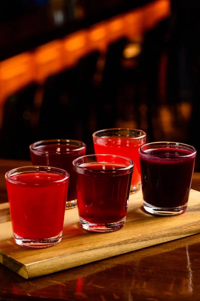 Färgglada Uppsättning Alkoholhaltiga Cocktails Shotglas Skyttar För Alkoholhaltig Fest Uppsättning — Stockfoto
