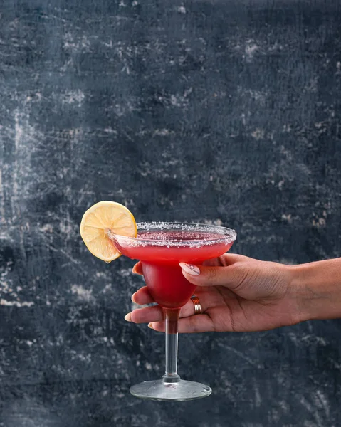 Cocktail Morango Vermelho Margarita Framboesa Sal Gelado Vidro Com Tequila — Fotografia de Stock
