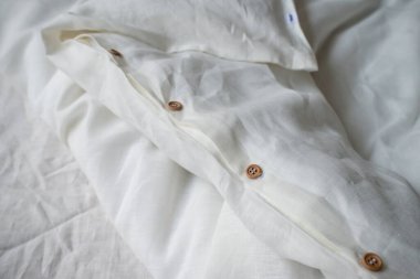 beyaz yatak örtüsü çevre dostu keten yatak sırası