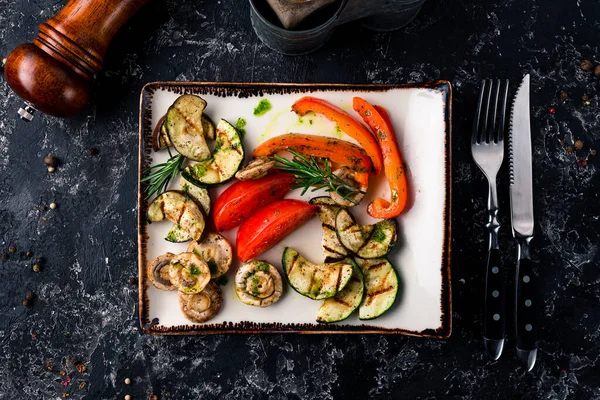 Defina Diferentes Vegetais Grelhados Prato Conjunto Piquenique Vegan Churrasco Salada — Fotografia de Stock