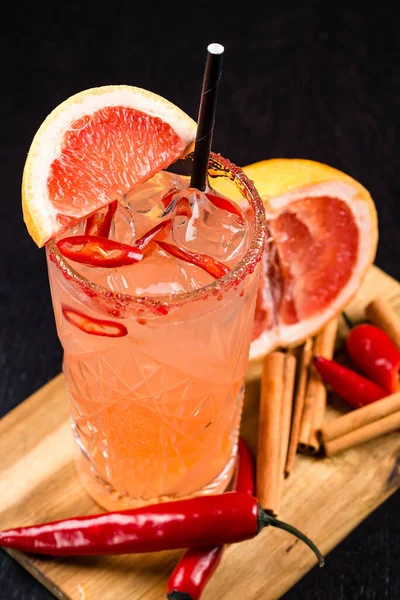 Kall Sommar Kryddig Lemonad Med Grapefrukt Och Chilipeppar Färgglada Fruktiga — Stockfoto