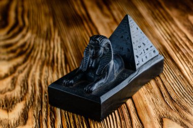 Mısır, Büyük Sfenks ve Khafre piramidinin sembolü olan kebap ve sfenks piramidi.