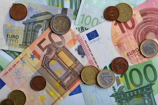 Fondo Efectivo Euros Montón Diferentes Billetes Monedas Euros — Foto de Stock
